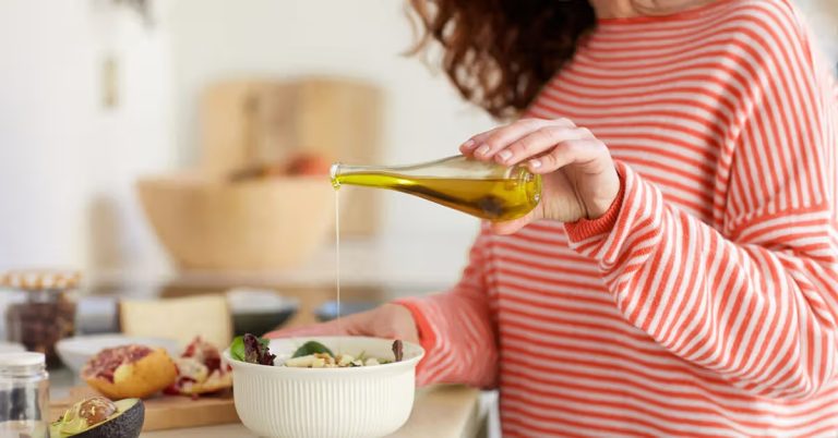 Beneficios de tomar aceite de oliva aromatizado