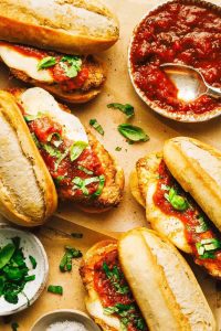Filetes de pollo empanados con aceite de oliva virgen extra