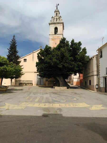 Plaza de millena - Aceite de Alicante - pueblo interior-min